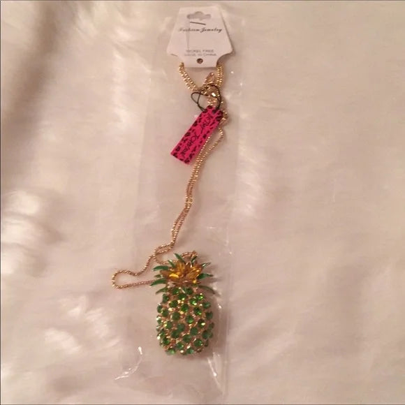 NWT New Huge Pineapple 🍍 Charm Necklace. Women's Fashion‎ Jewelry