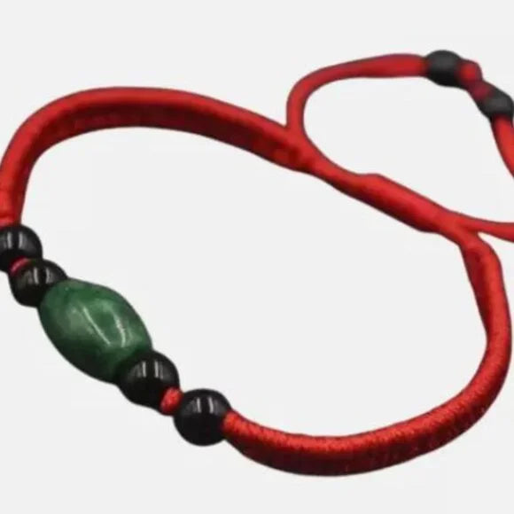 NWT Lucky Red String Thread Braided Knitted Jade Green Oval Bead Small Bracelet