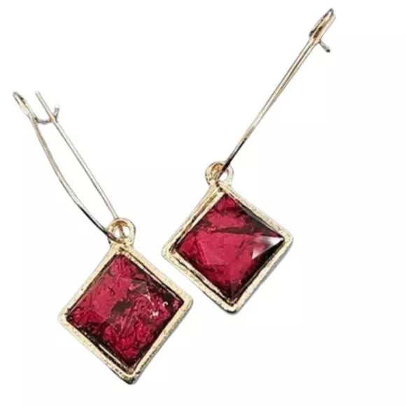 NWOT Pretty Red Color Dangling Earrings. Women's Fashion Accessories.