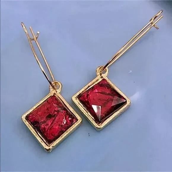 NWOT Pretty Red Color Dangling Earrings. Women's Fashion Accessories.