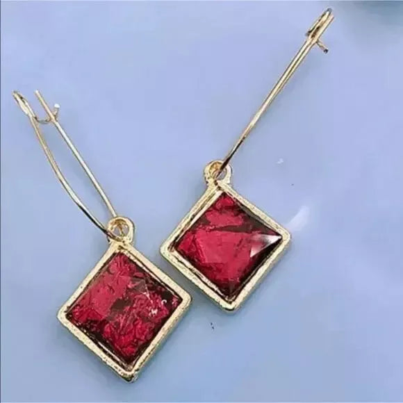 NWOT Pretty Red Color Dangling Earrings. Women's Fashion Accessories.