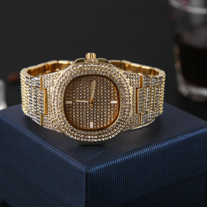 Luxury Hip Hop Diamond Set with Basketball Pendant Necklace, Bracelet and Quartz Wristwatch