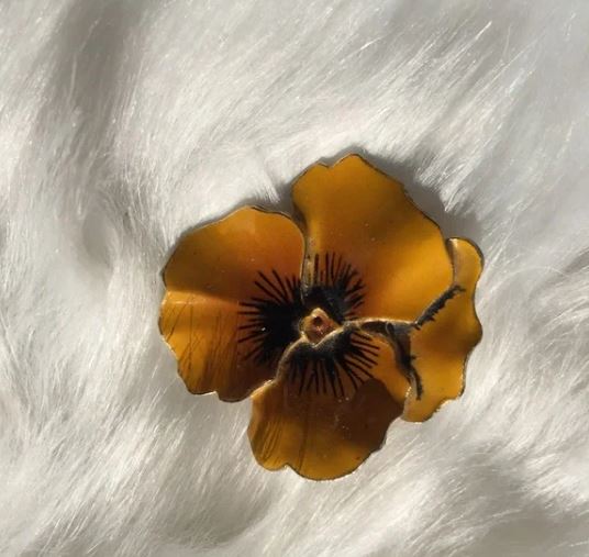 Pretty Metal Yellow Flower Brooch Pin. Women's Fashion Accessories