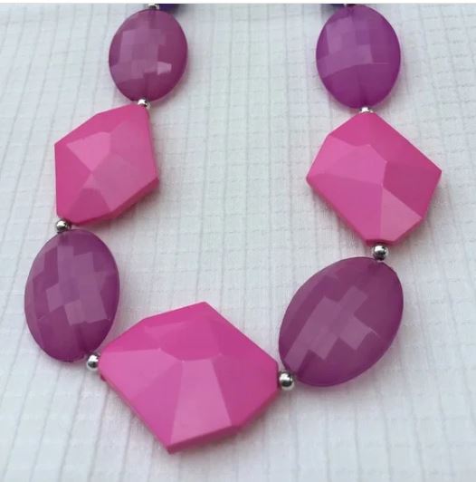 Brand New Pretty Pink Purple Necklace Earrings Set. Women's Fashion Jewelry