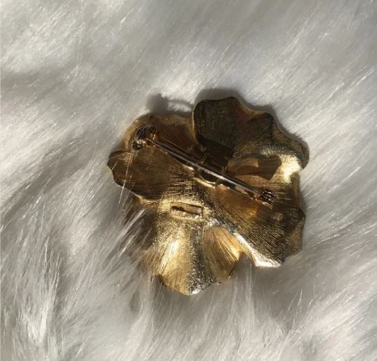 Pretty Metal Yellow Flower Brooch Pin. Women's Fashion Accessories
