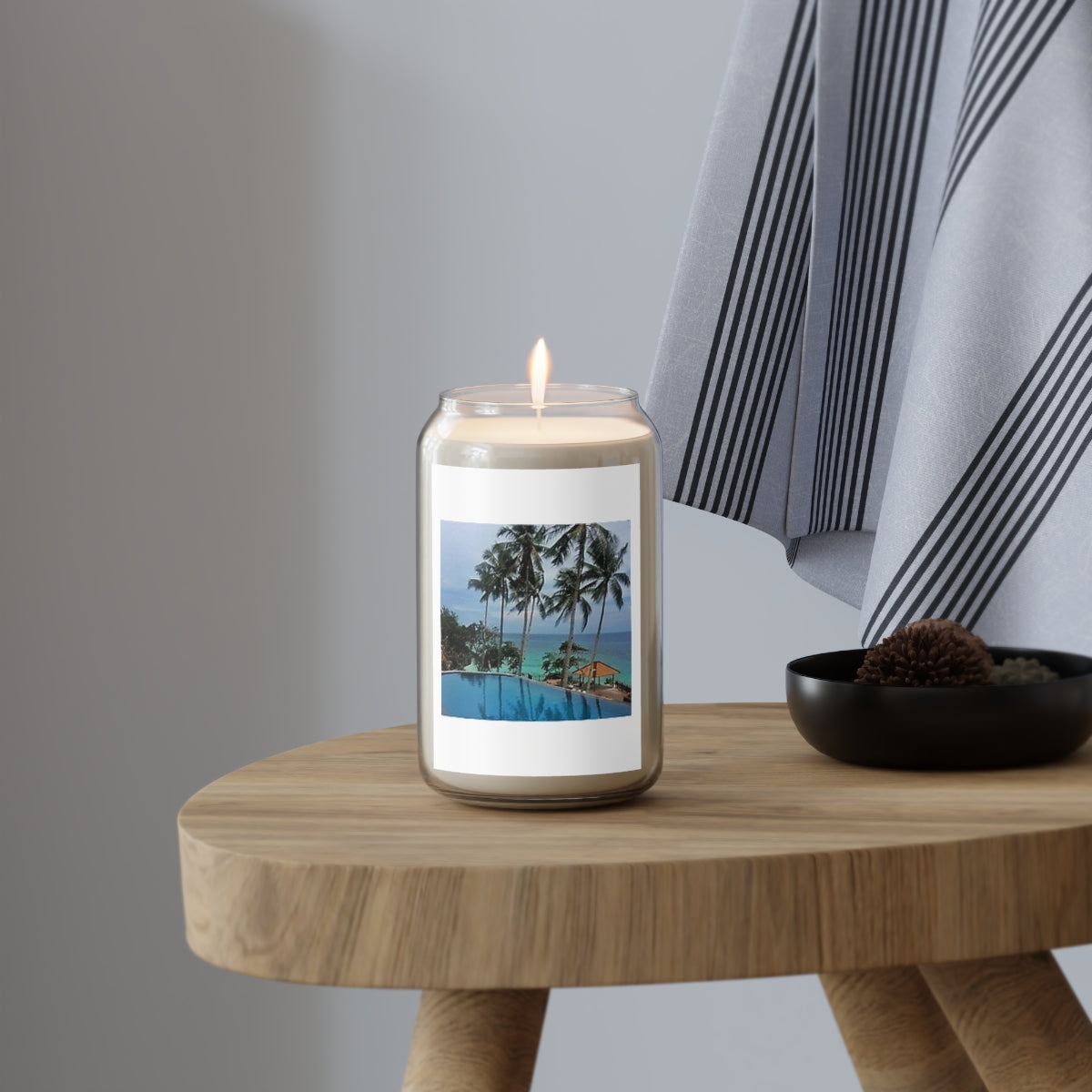 " Beautiful Scenery " Design Scented Candle, 13.75oz Holiday Gift Birthday Gift Comfort Spice Scent, Sea Breeze Scent, Vanilla Bean Scent Home Decor