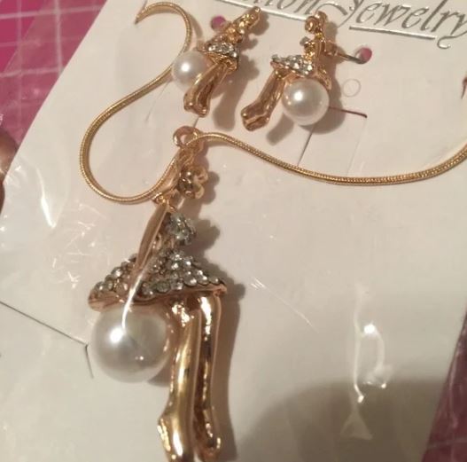 Brand New Ballerina Pearl White Necklace Earrings Set. Women's Fashion Jewelry