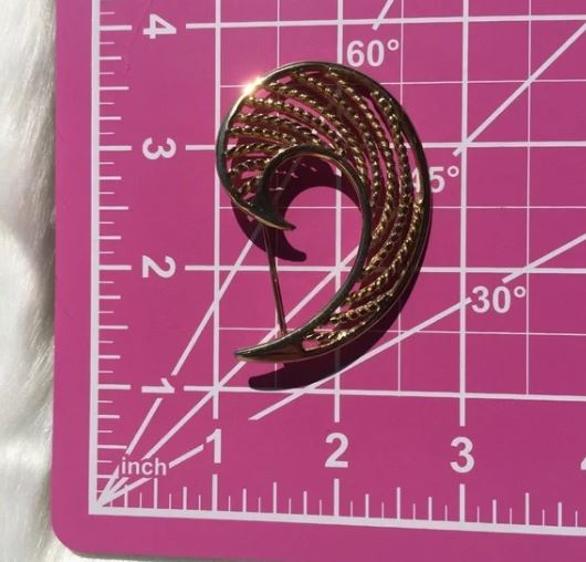 Pretty Gold Plated Spiral Design Brooch Pin Vintage Style