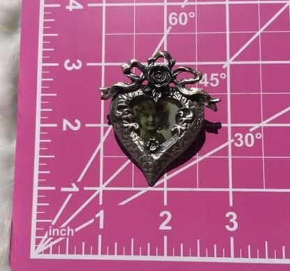 Silver Pretty Heart Vintage Brooch Pin. Silver plated