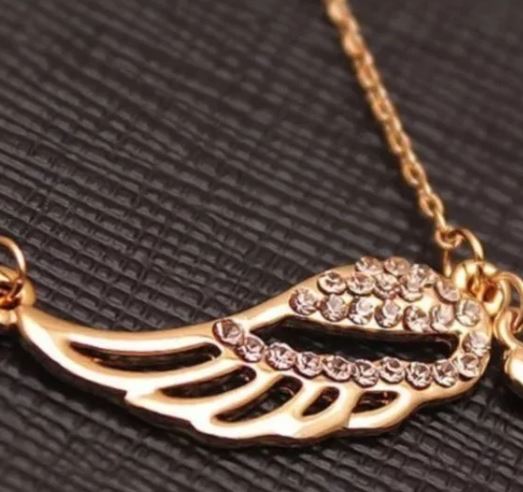 Brand New Angel Wings Love Heart Fashion Jewelry Pendant Chain Necklace