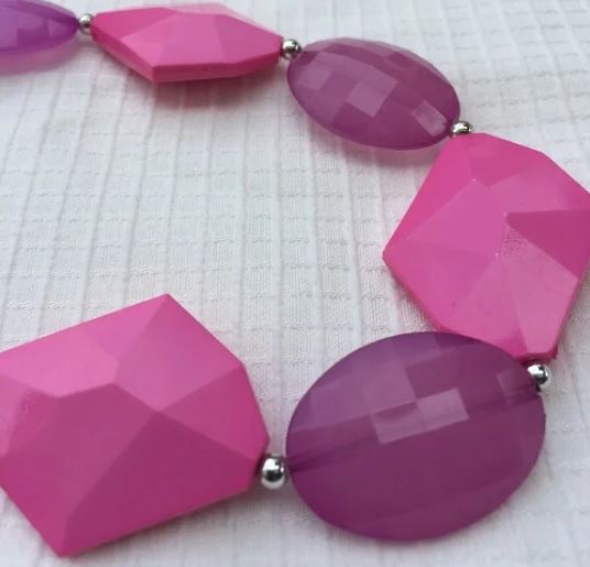 Brand New Pretty Pink Purple Necklace Earrings Set. Women's Fashion Jewelry