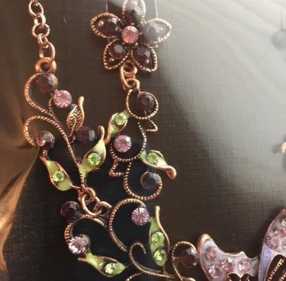 NWT Purple Floral Flower 🌸 Necklace Earrings Set. Women's Fashion Jewelry