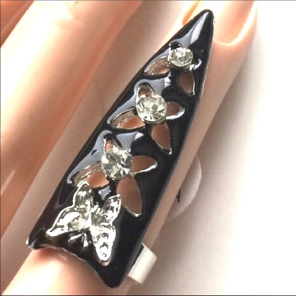 Brand-new big chunky adjustable ring 💍 Fashion jewelry for women's & ladies. Color black with butterfly design and rhinestones. - Findsbyjune.com