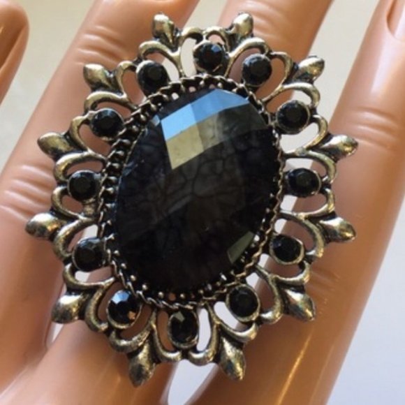 Brand-new adjustable cocktail ring black color with big black oval Gem. Women's fashion jewelry - Findsbyjune.com