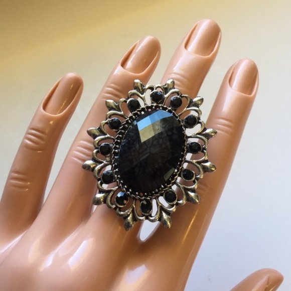 Brand-new adjustable cocktail ring black color with big black oval Gem. Women's fashion jewelry - Findsbyjune.com