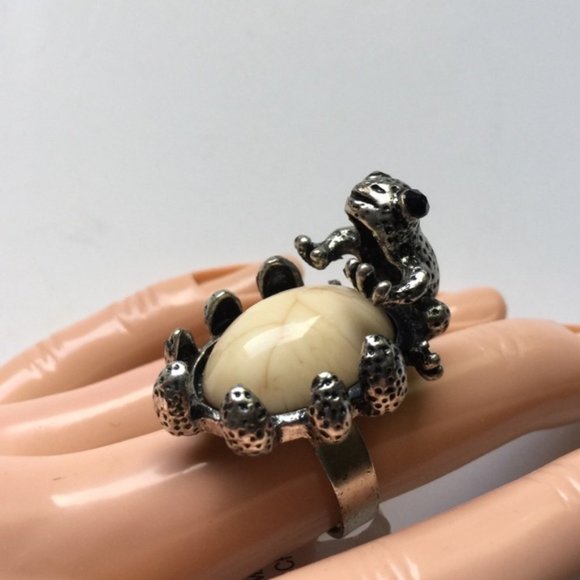 Brand-new adjustable ring chunky fashion jewelry big cream gemstone with frog design. Women's Ladies Fashion Jewelry - Findsbyjune.com