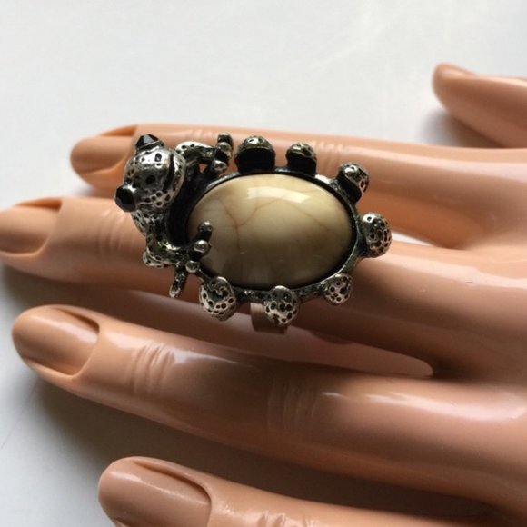 Brand-new adjustable ring chunky fashion jewelry big cream gemstone with frog design. Women's Ladies Fashion Jewelry - Findsbyjune.com