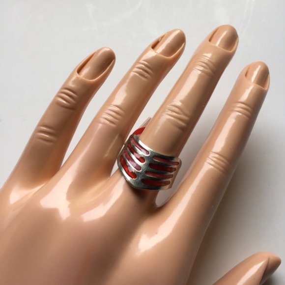 Brand-new adjustable ring red stripe fashion jewelry. Women's Ladies Fashion Jewelry - Findsbyjune.com