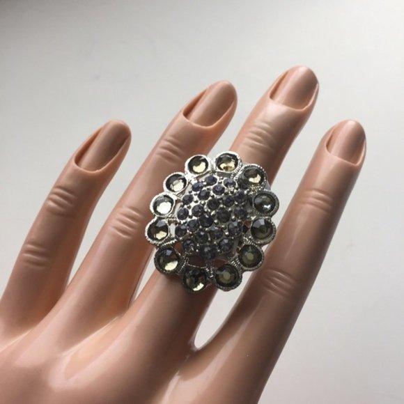 Brand-new big chunky adjustable ring 💍 Fashion jewelry for women's & ladies. Round Shiny sparkling gemstones 💎. Women's Ladies Fashion Jewelry - Findsbyjune.com