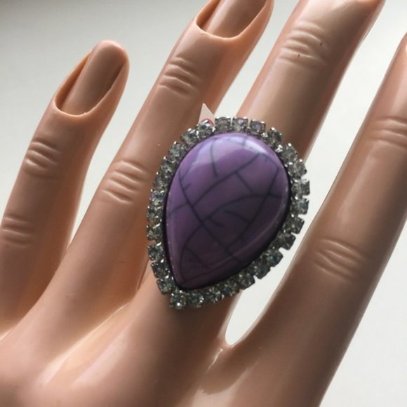 Brand-new big chunky adjustable ring 💍 Fashion jewelry for women's & ladies. Purple drop 💧 design. Women's Ladies Fashion Jewelry - Findsbyjune.com