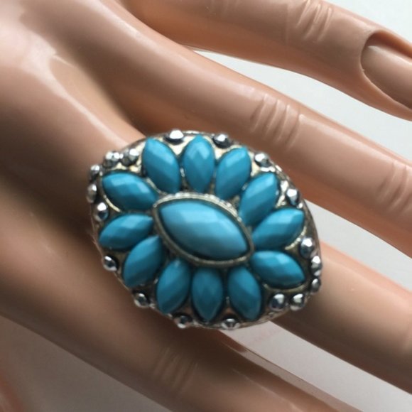 Brand-new big chunky adjustable ring 💍 for woman & Ladies. fashion jewelry. 💎 Blue oval design gemstones. - Findsbyjune.com