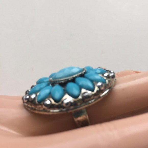 Brand-new big chunky adjustable ring 💍 for woman & Ladies. fashion jewelry. 💎 Blue oval design gemstones. - Findsbyjune.com