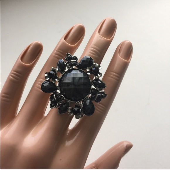 BRAND NEW BIG CHUNKY STATEMENT ADJUSTABLE RING💍. Fashion Jewelry Women's Black gemstones 💎 with floral flower 🌺 design - Findsbyjune.com