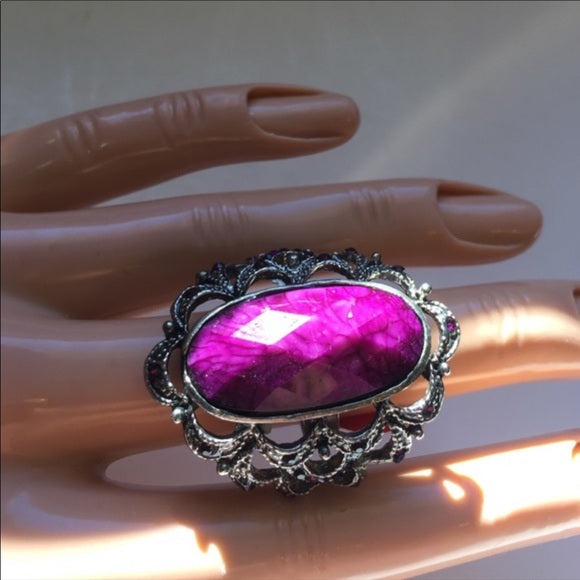 Brand-new big chunky adjustable statement ring 💍 fashion jewelry. 💎 this has a beautiful purple gemstone oval design in the middle. - Findsbyjune.com