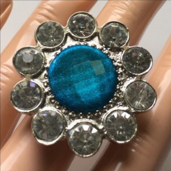 Brand-new big chunky adjustable statement ring 💍 fashion jewelry. 💎 This has a blue round gem stone design in the middle with rhinestones around it. - Findsbyjune.com