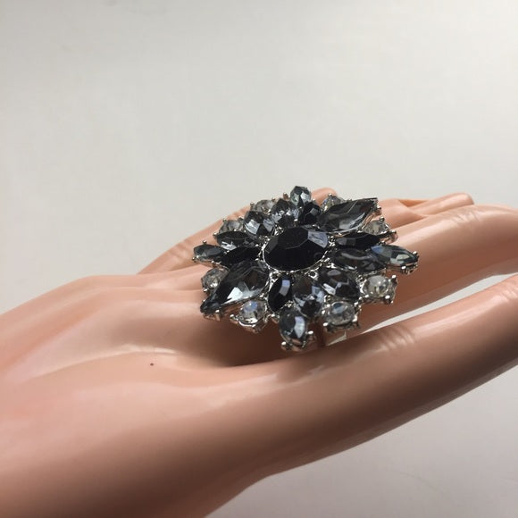 Brand-new big chunky adjustable ring 💍 for women & Ladies. fashion jewelry. 💎 Black very pretty with gemstones and rhinestones sparkly and shiny. Women's Ladies Fashion Jewelry - Findsbyjune.com